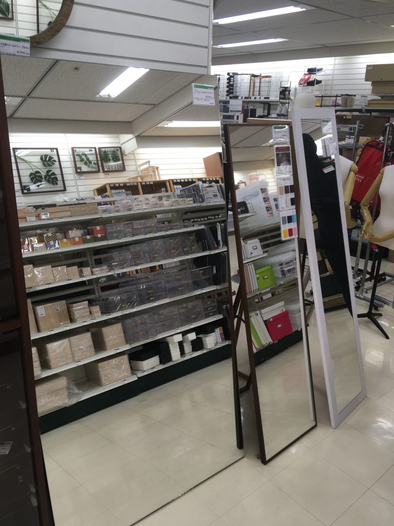 東急ハンズ名古屋店 に新商品を追加しました 株式会社千代木工 木枠ミラー製作所